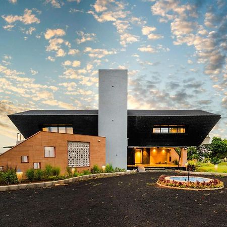 Pearl Lakeview Mansion By Stayvista - Lakeside Villa With Infinity Pool, Jacuzzi, In-House Theatre & Games Room Igatpuri Kültér fotó