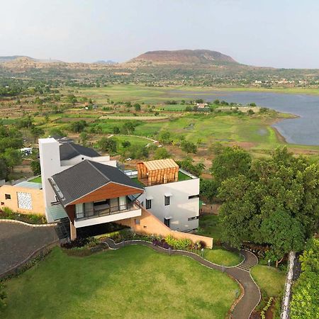 Pearl Lakeview Mansion By Stayvista - Lakeside Villa With Infinity Pool, Jacuzzi, In-House Theatre & Games Room Igatpuri Kültér fotó