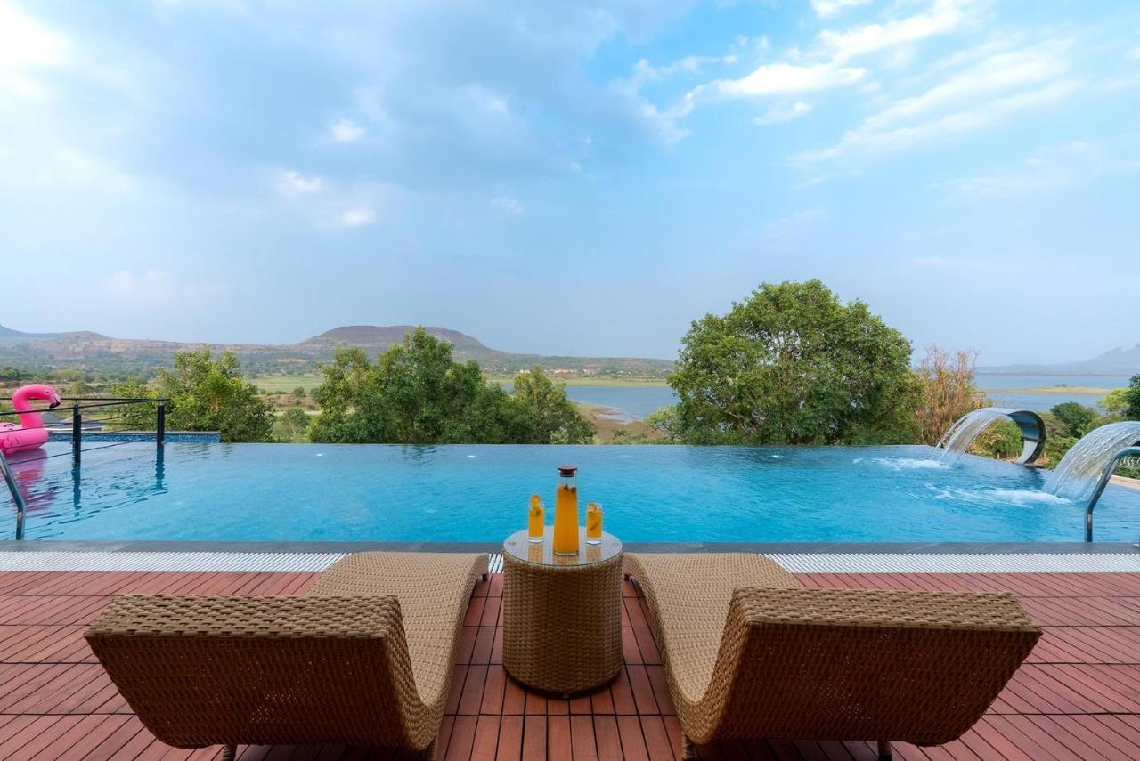 Pearl Lakeview Mansion By Stayvista - Lakeside Villa With Infinity Pool, Jacuzzi, In-House Theatre & Games Room Igatpuri Kültér fotó