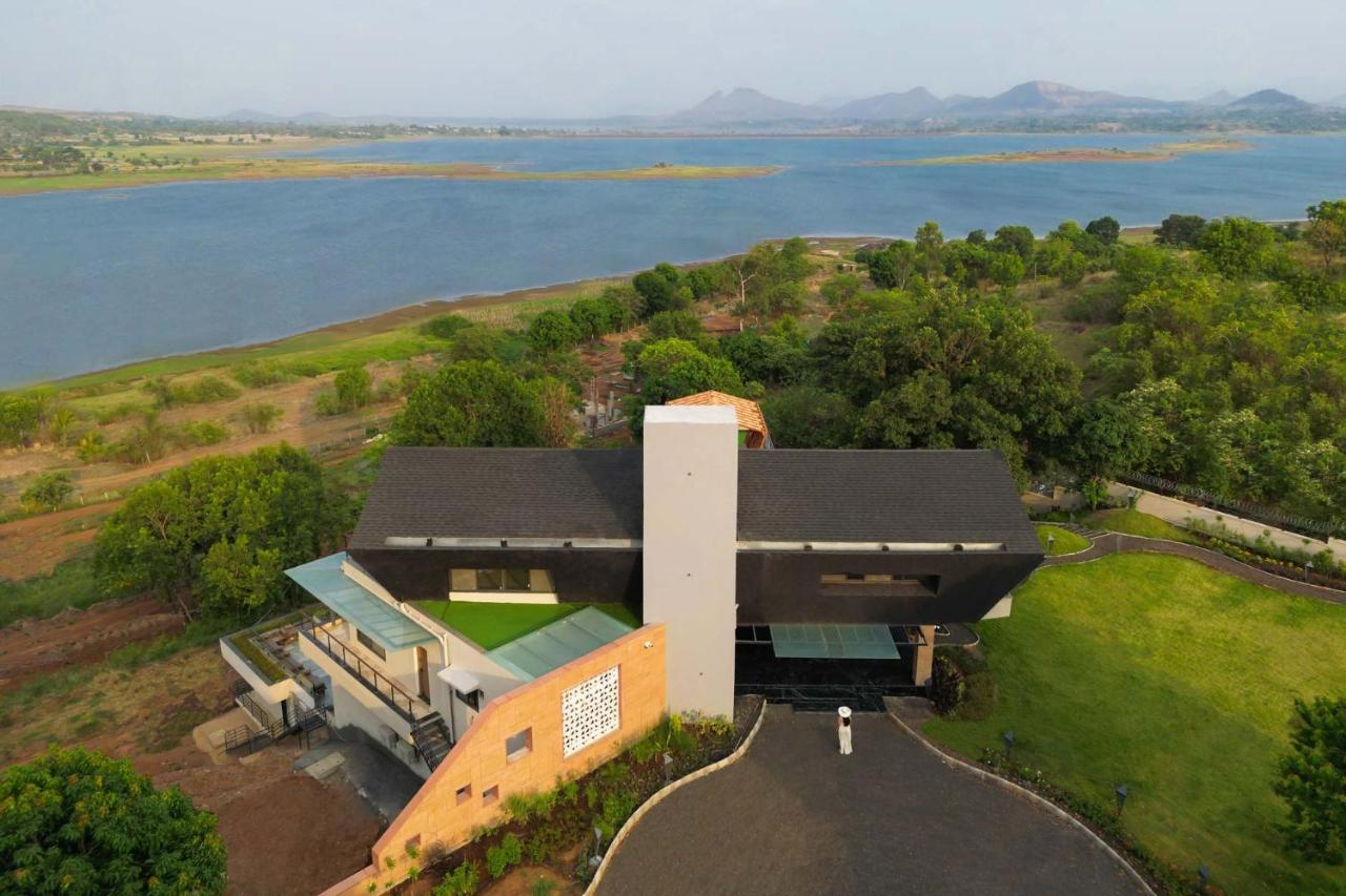 Pearl Lakeview Mansion By Stayvista - Lakeside Villa With Infinity Pool, Jacuzzi, In-House Theatre & Games Room Igatpuri Kültér fotó