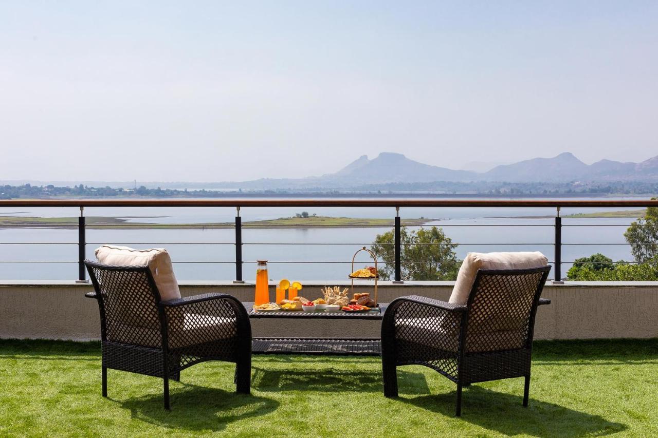 Pearl Lakeview Mansion By Stayvista - Lakeside Villa With Infinity Pool, Jacuzzi, In-House Theatre & Games Room Igatpuri Kültér fotó