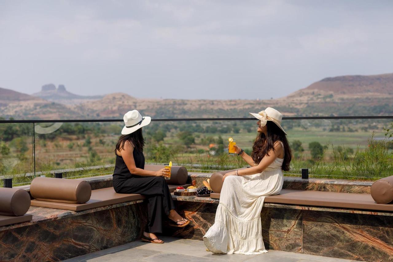 Pearl Lakeview Mansion By Stayvista - Lakeside Villa With Infinity Pool, Jacuzzi, In-House Theatre & Games Room Igatpuri Kültér fotó