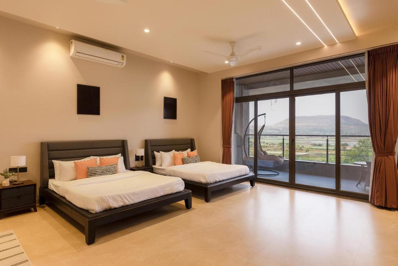 Pearl Lakeview Mansion By Stayvista - Lakeside Villa With Infinity Pool, Jacuzzi, In-House Theatre & Games Room Igatpuri Kültér fotó