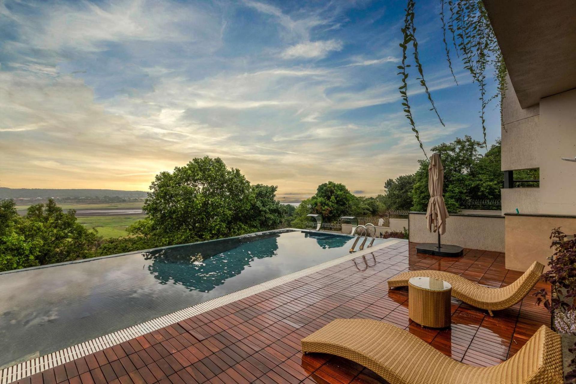 Pearl Lakeview Mansion By Stayvista - Lakeside Villa With Infinity Pool, Jacuzzi, In-House Theatre & Games Room Igatpuri Kültér fotó