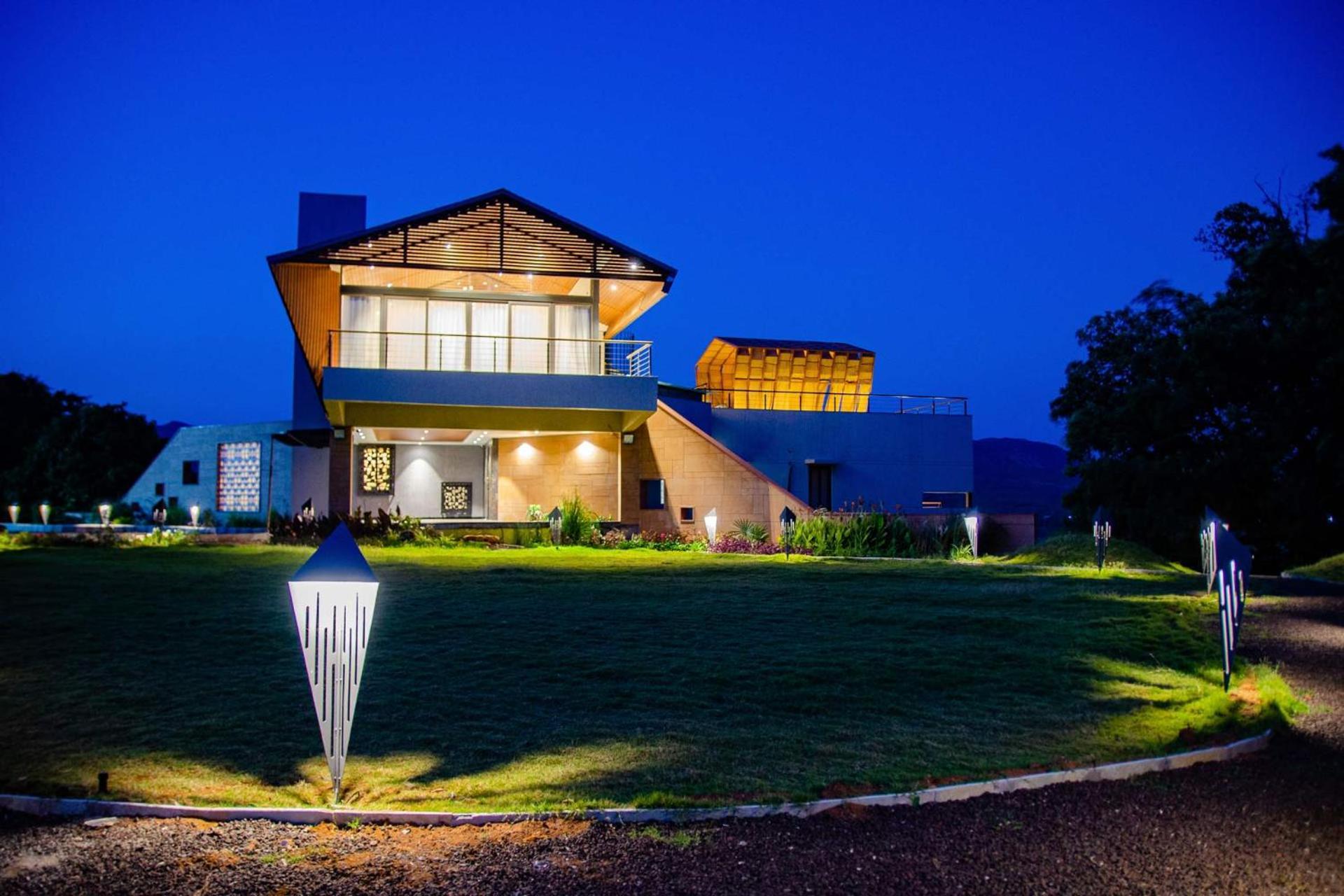 Pearl Lakeview Mansion By Stayvista - Lakeside Villa With Infinity Pool, Jacuzzi, In-House Theatre & Games Room Igatpuri Kültér fotó