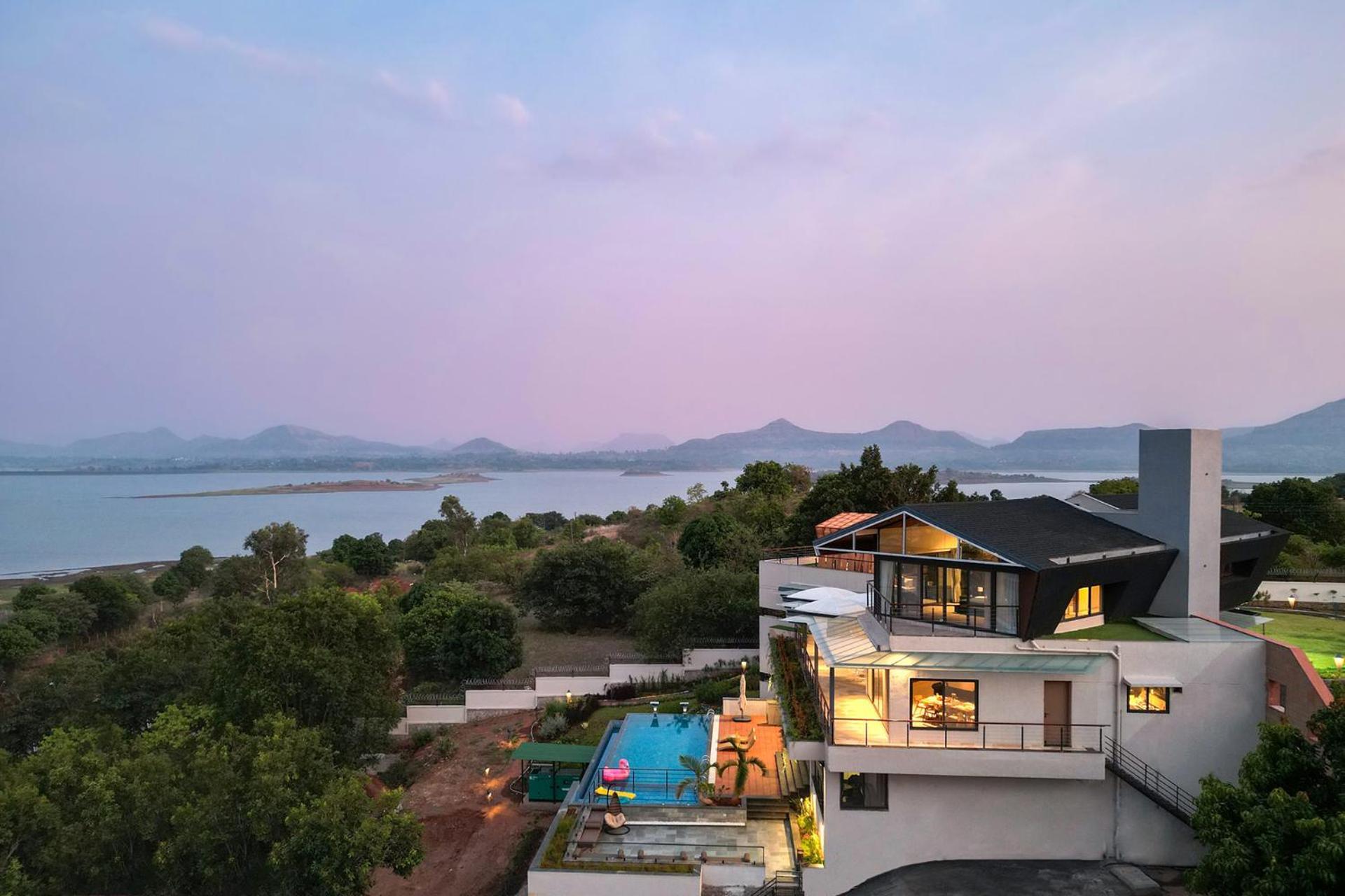 Pearl Lakeview Mansion By Stayvista - Lakeside Villa With Infinity Pool, Jacuzzi, In-House Theatre & Games Room Igatpuri Kültér fotó