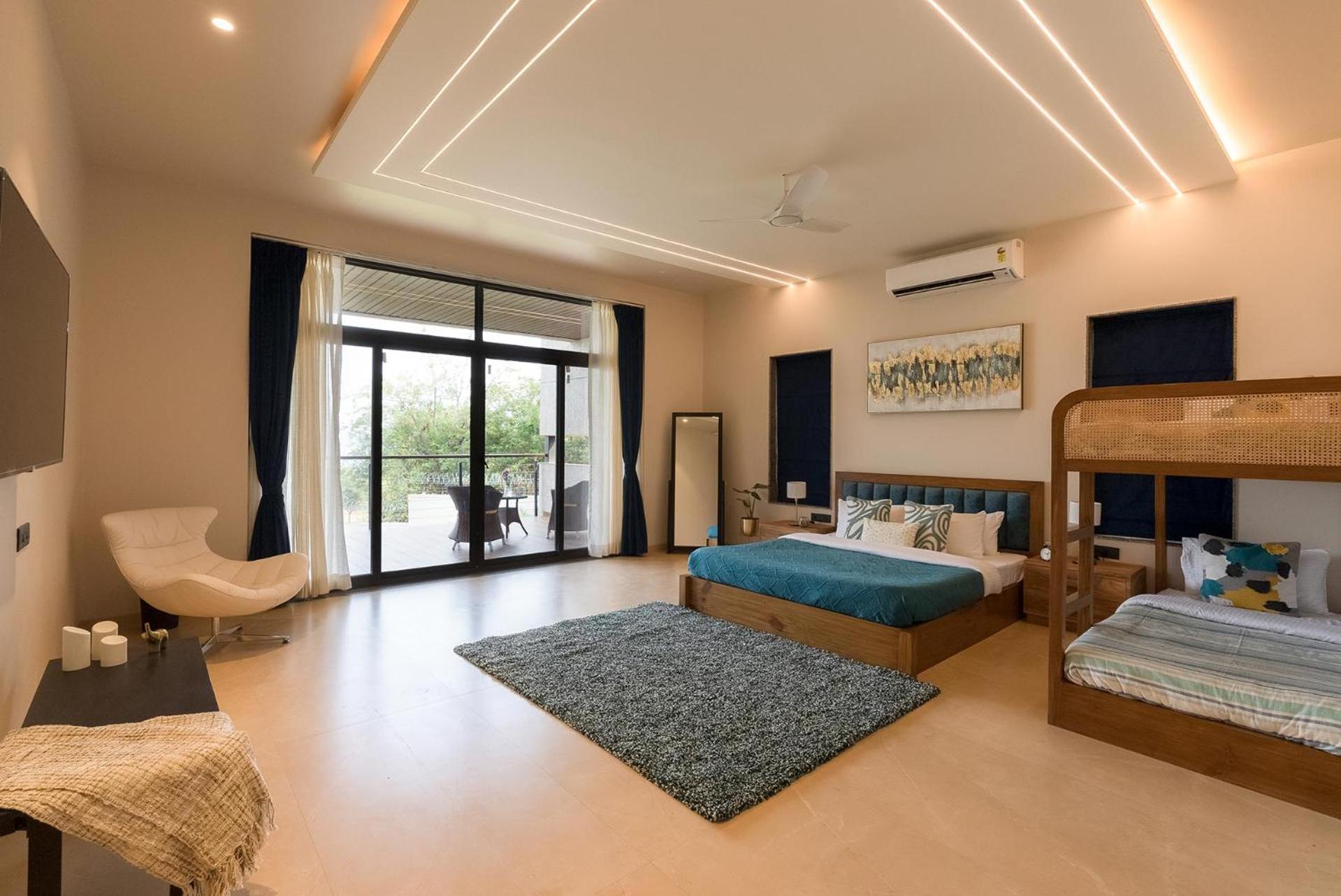 Pearl Lakeview Mansion By Stayvista - Lakeside Villa With Infinity Pool, Jacuzzi, In-House Theatre & Games Room Igatpuri Kültér fotó