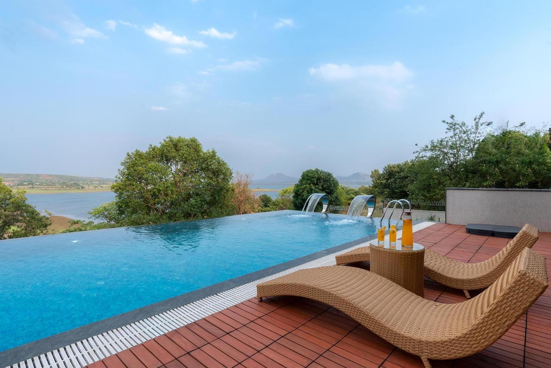 Pearl Lakeview Mansion By Stayvista - Lakeside Villa With Infinity Pool, Jacuzzi, In-House Theatre & Games Room Igatpuri Kültér fotó