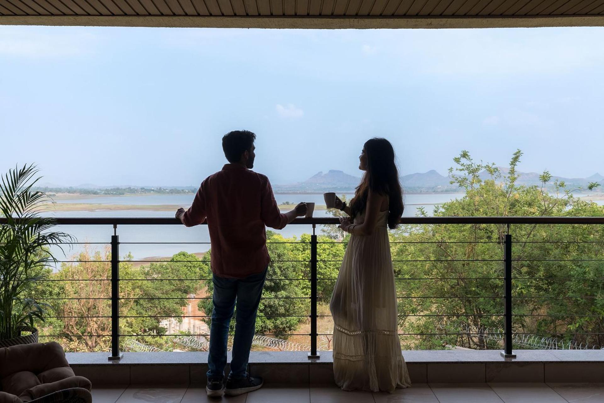 Pearl Lakeview Mansion By Stayvista - Lakeside Villa With Infinity Pool, Jacuzzi, In-House Theatre & Games Room Igatpuri Kültér fotó